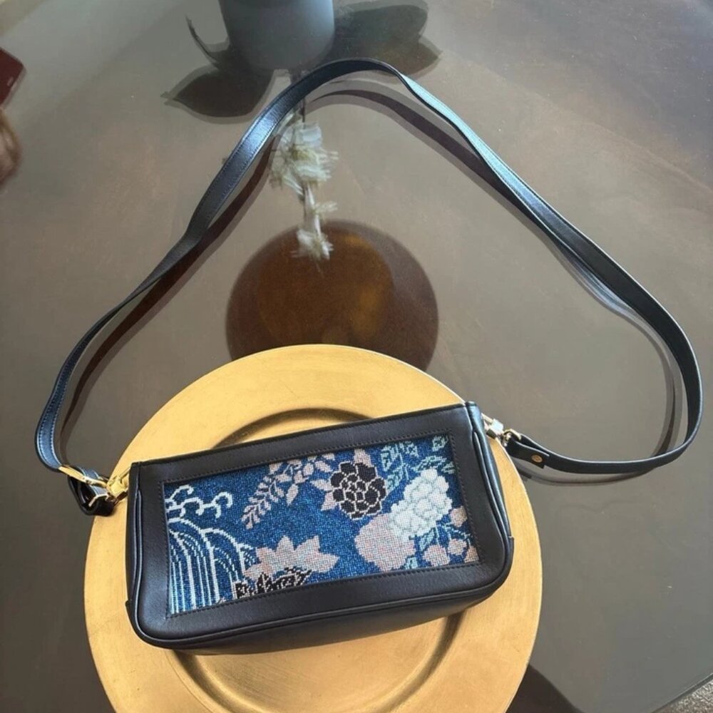 Lee's needle art blue flower beaded purse